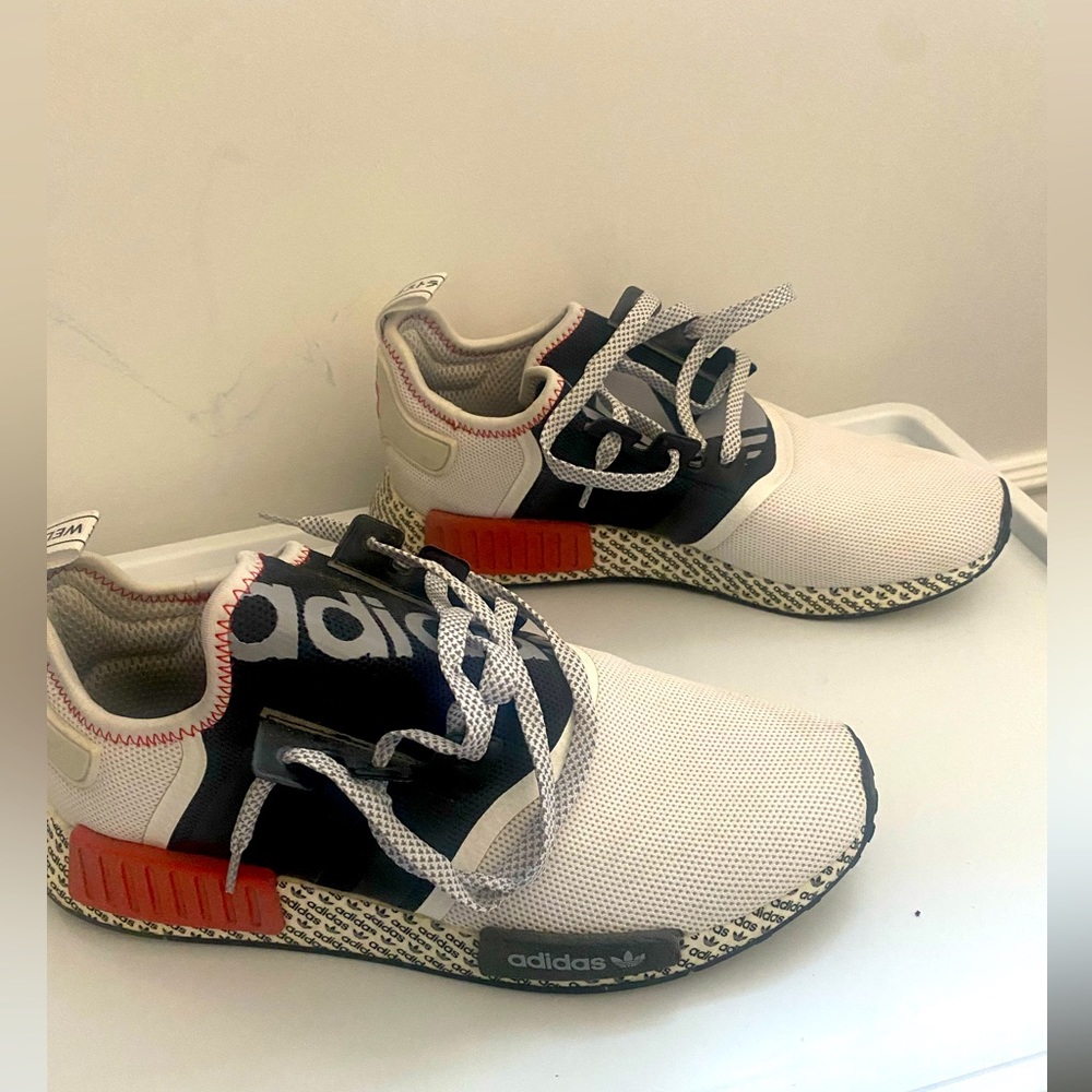 ADIDAS NMD


LIMITED COLOR WAY


SIZE 10


Worn No Box


Retail $125